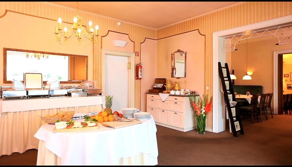 a kitchen with a table with fruit on it at Hotel Royal in Elmshorn