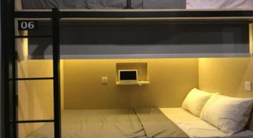 TV a/nebo společenská místnost v ubytování InnBox Capsule Hotel