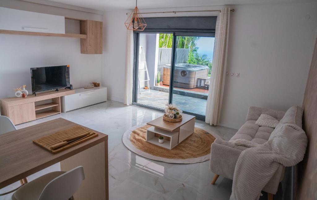 TV a/nebo společenská místnost v ubytování Sea View & Spa