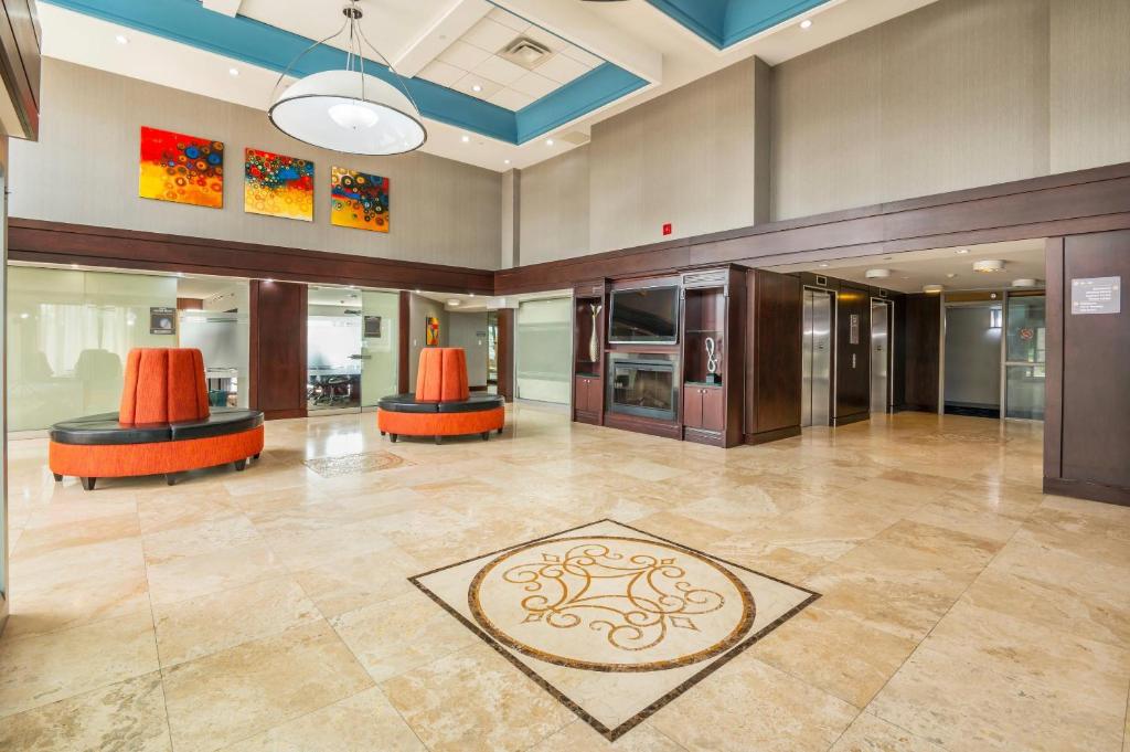 a large lobby with two chairs and a table at Comfort Inn & Conference Centre Toronto Airport in Toronto