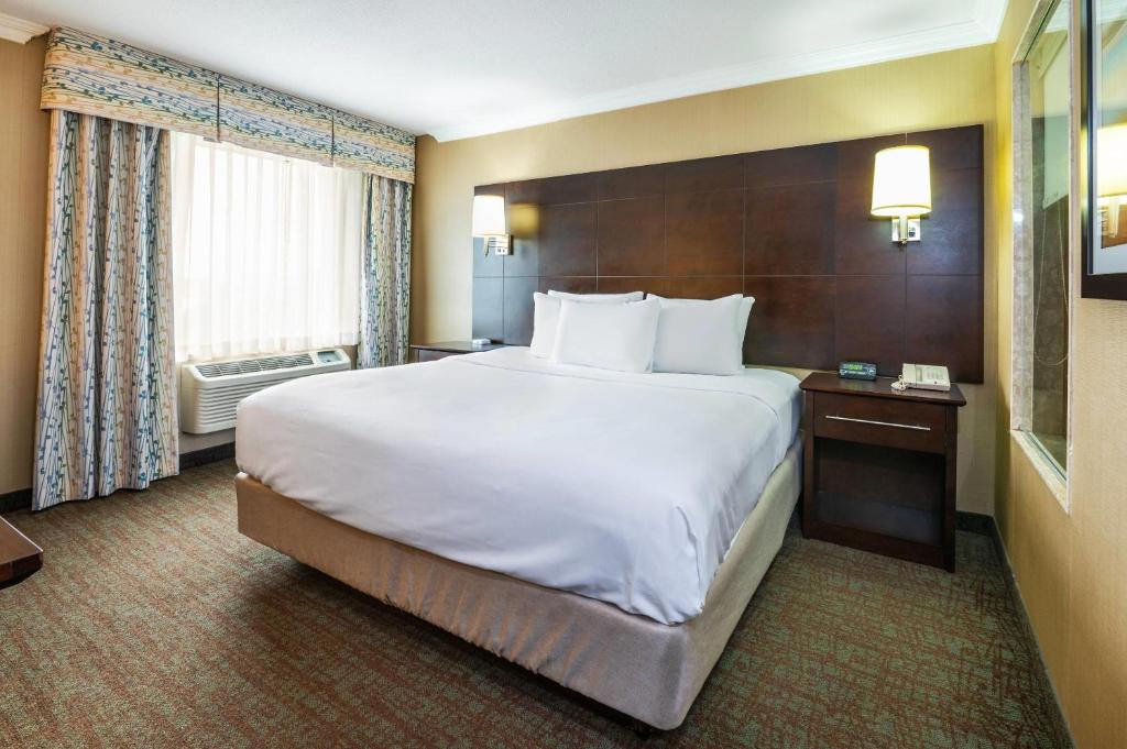 a large white bed in a hotel room at Comfort Inn & Conference Centre Toronto Airport in Toronto