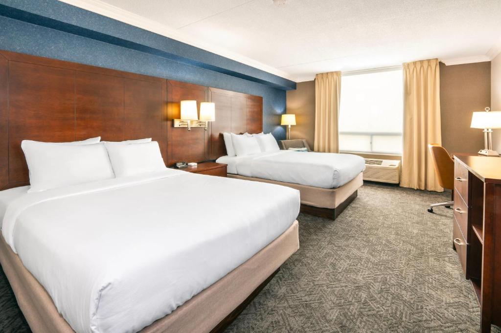 a hotel room with two beds and a window at Comfort Inn & Conference Centre Toronto Airport in Toronto