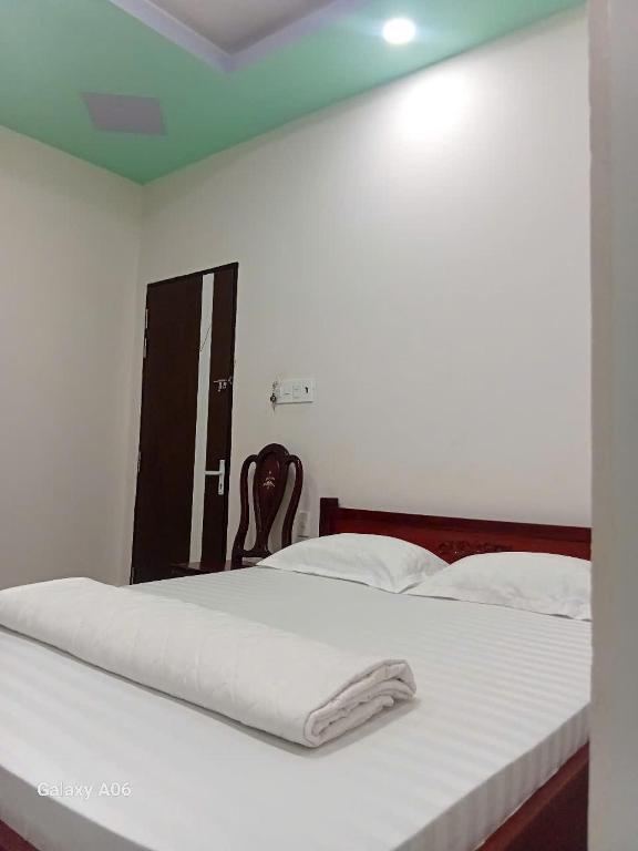 Postel nebo postele na pokoji v ubytování HoTel MoTeL ĐỒNG KHỞI