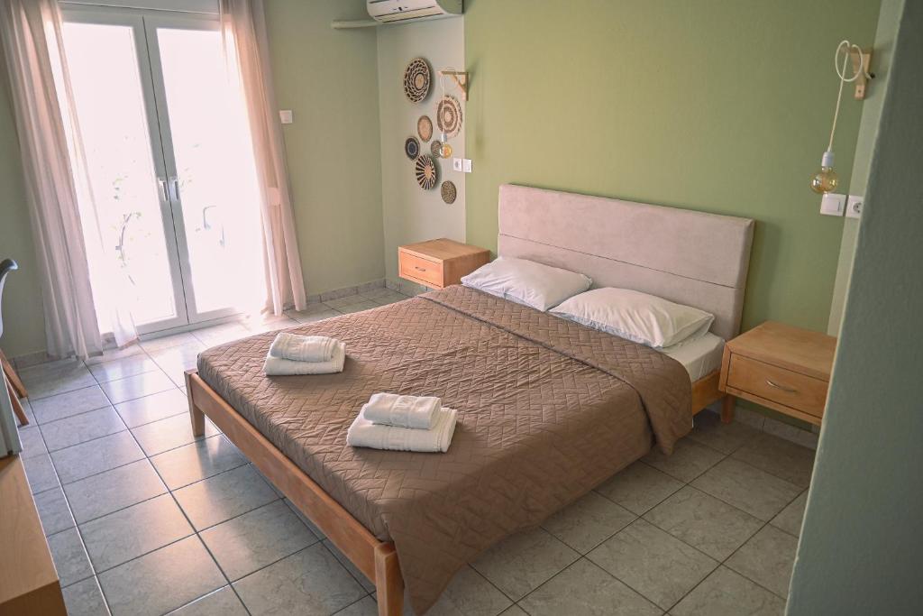 Postel nebo postele na pokoji v ubytování Hotel Kalloni