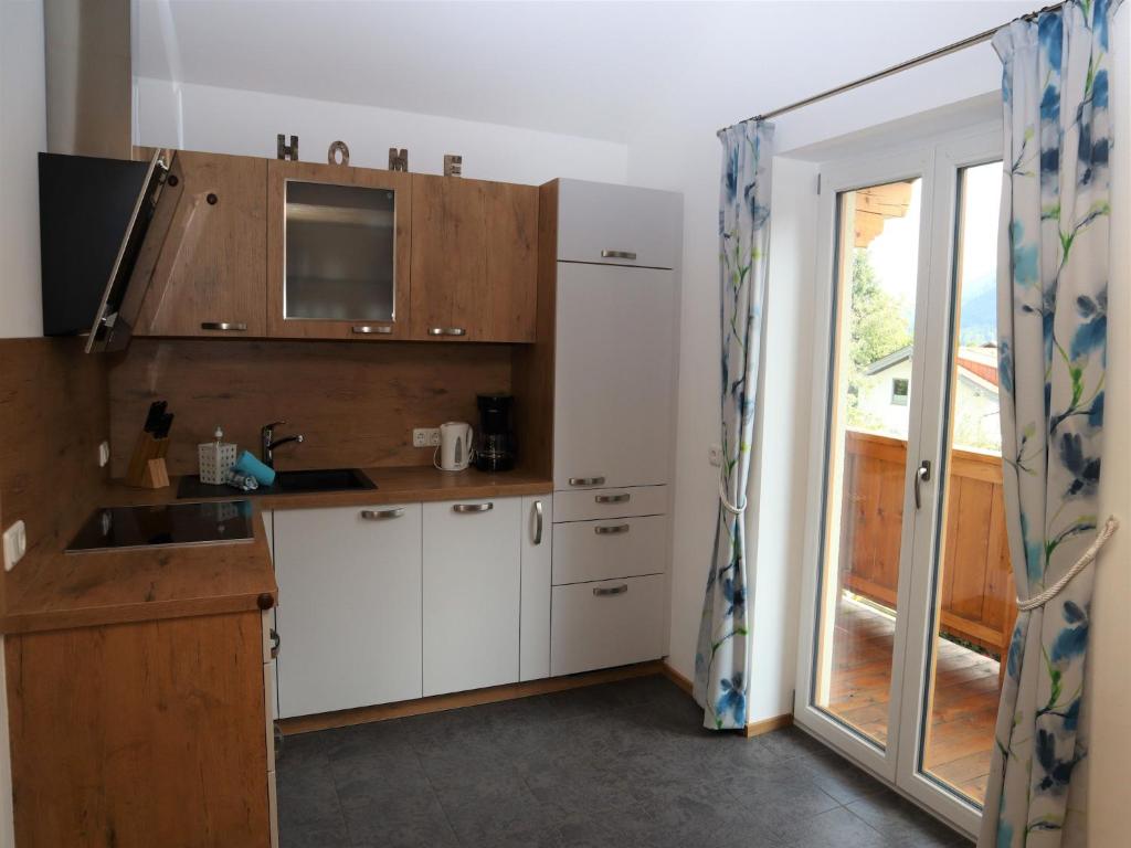 Kuchyň nebo kuchyňský kout v ubytování Apartment in Bramberg am Wildkogel with parking space