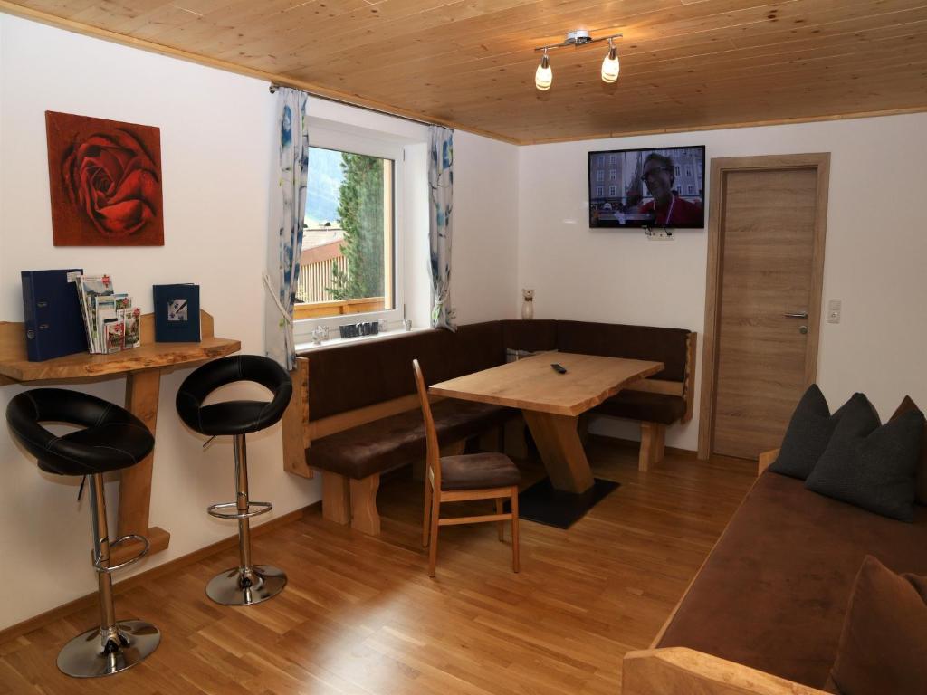 TV a/nebo společenská místnost v ubytování Apartment in Bramberg am Wildkogel with parking space