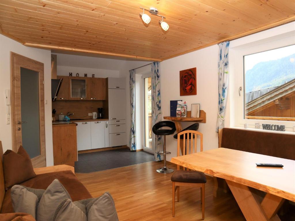 Kuchyň nebo kuchyňský kout v ubytování Apartment in Bramberg am Wildkogel with parking space