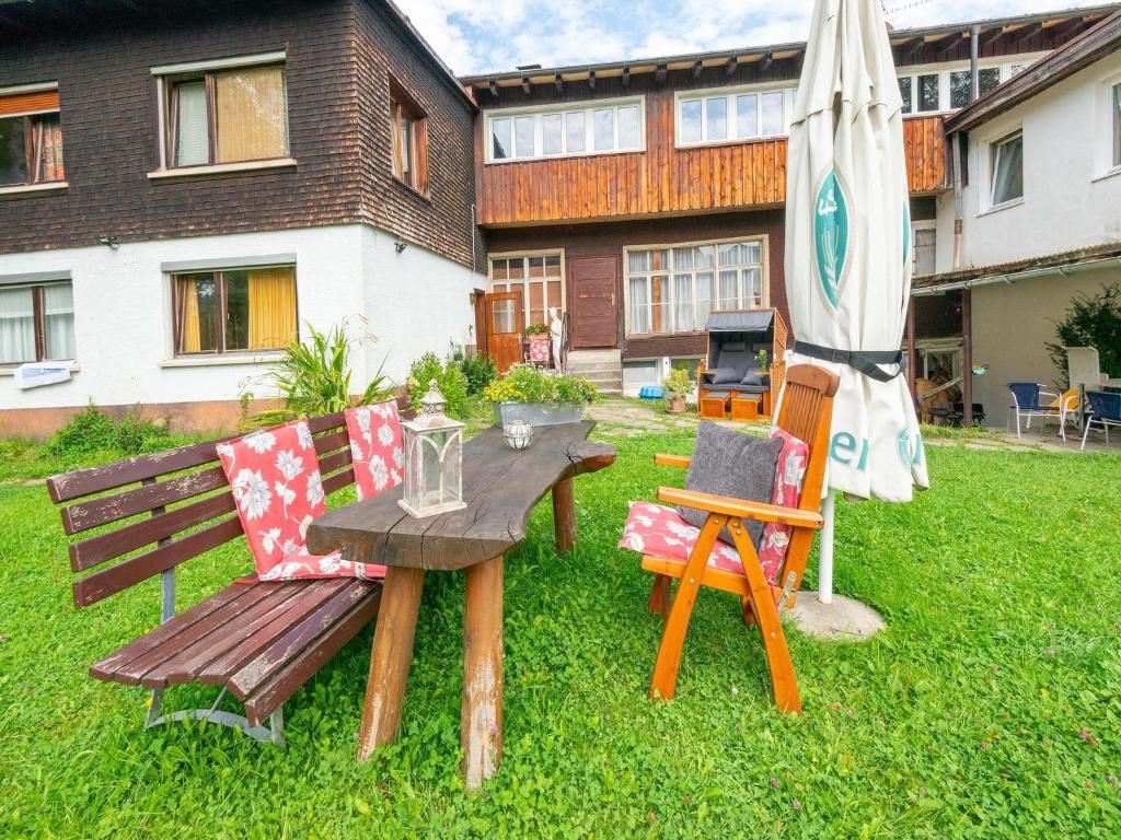 Zahrada ubytování Cosy apartment in Sibratsgfäll with garden