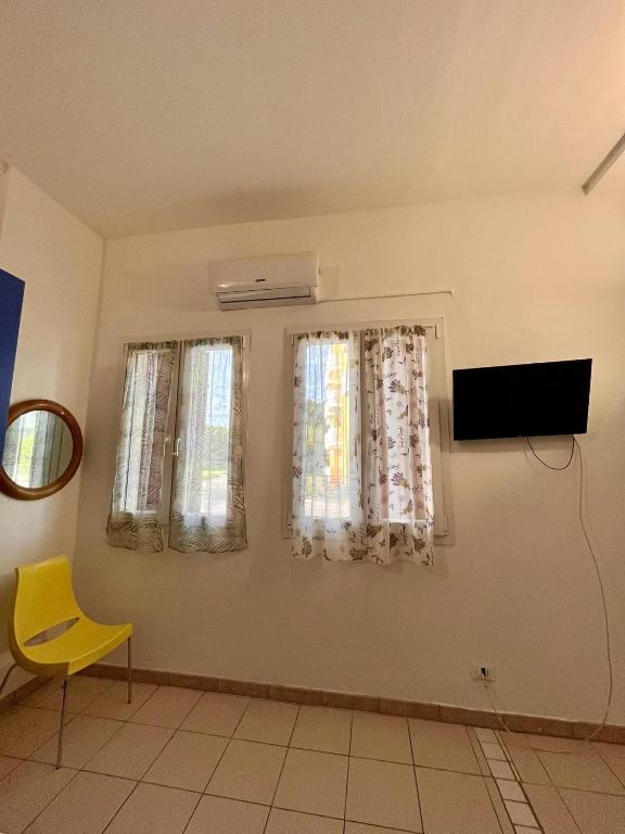 TV a/nebo společenská místnost v ubytování Delfino Est