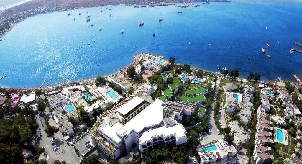 an aerial view of a beach and the water at Royal Asarlik Beach Hotel in Gümbet