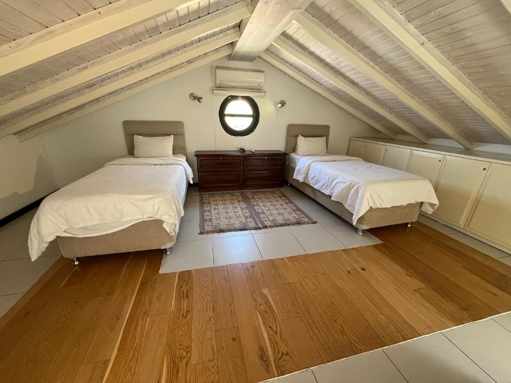 Postel nebo postele na pokoji v ubytování Derya Beach Apartment