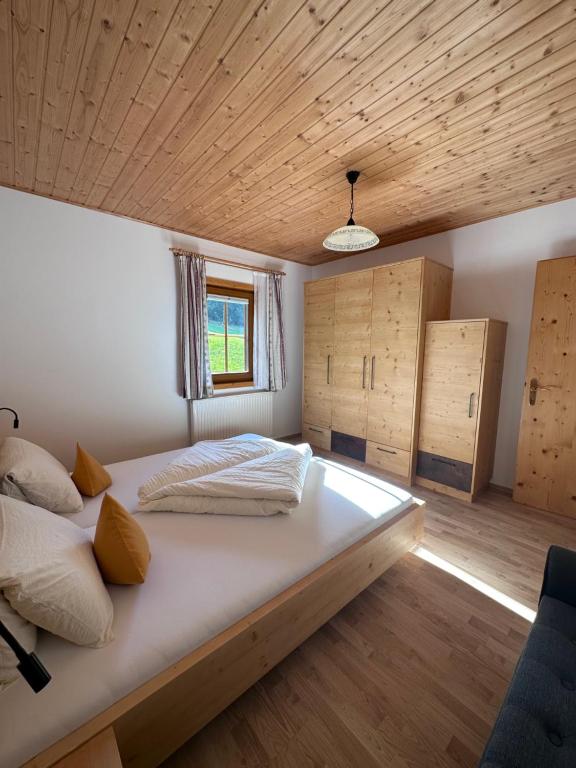 Postel nebo postele na pokoji v ubytování Gasthof-Pension Waldfriede