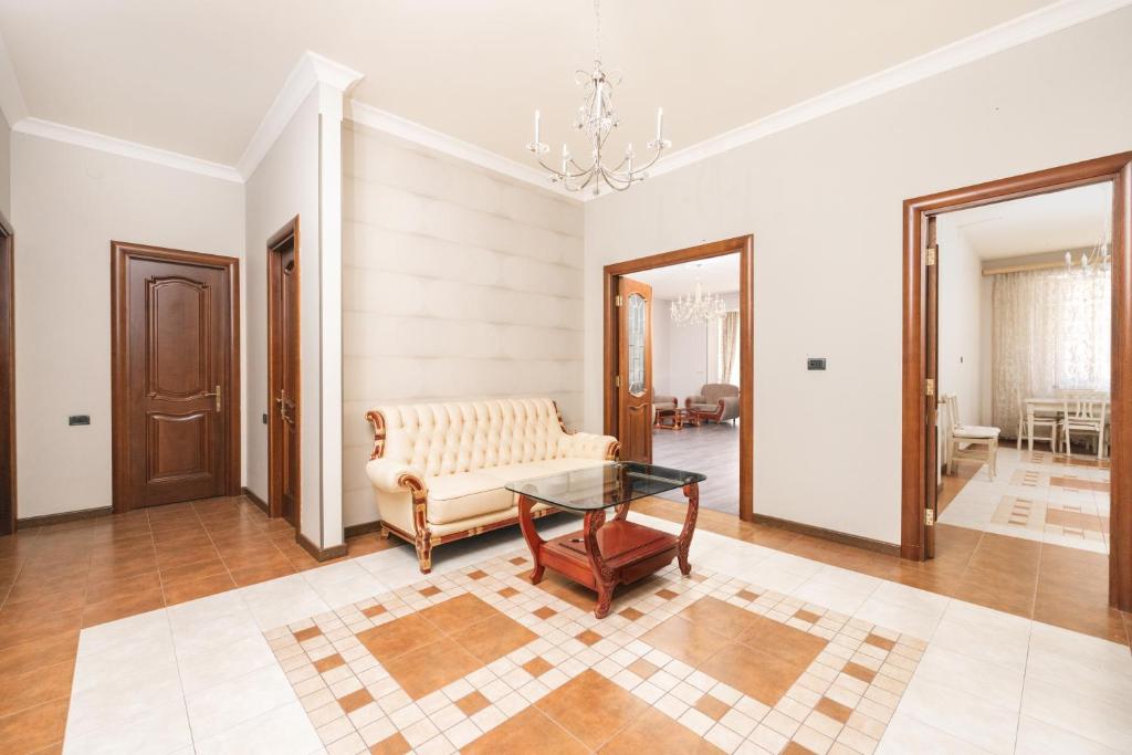 لابی و فضای عمومی Lux Apartment On Amiryan Street, 2 Bedrooms, 2 Bathrooms, Open Balcony - تصویر ۵