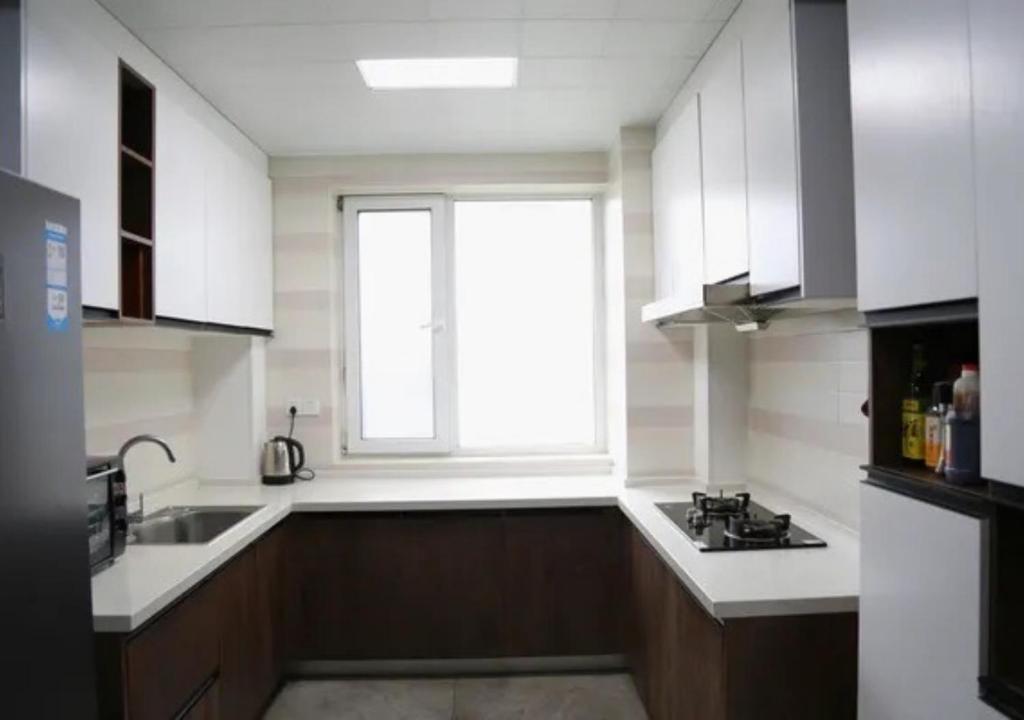 Kuchyň nebo kuchyňský kout v ubytování Boxianyuan Three-Bedroom Apartment