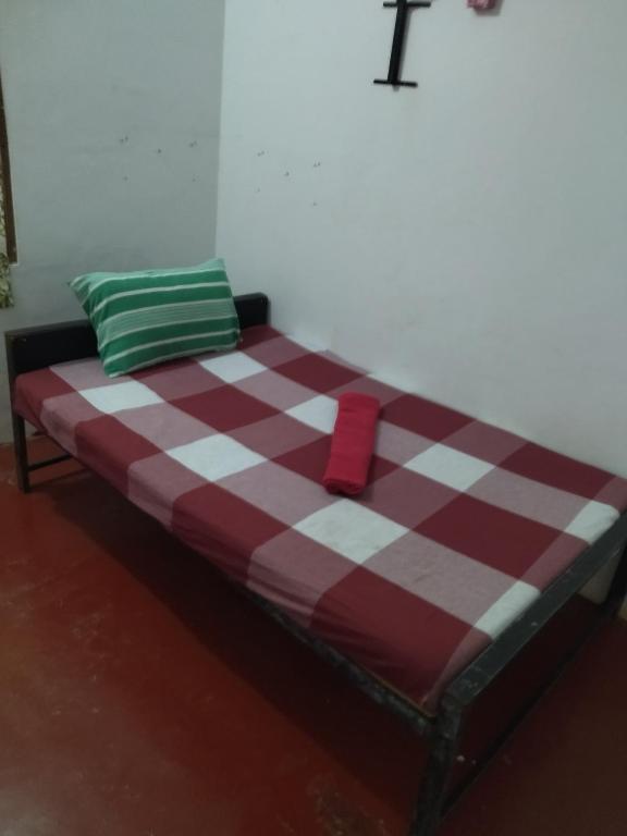 Postel nebo postele na pokoji v ubytování TrincoRed Guest & Hostel