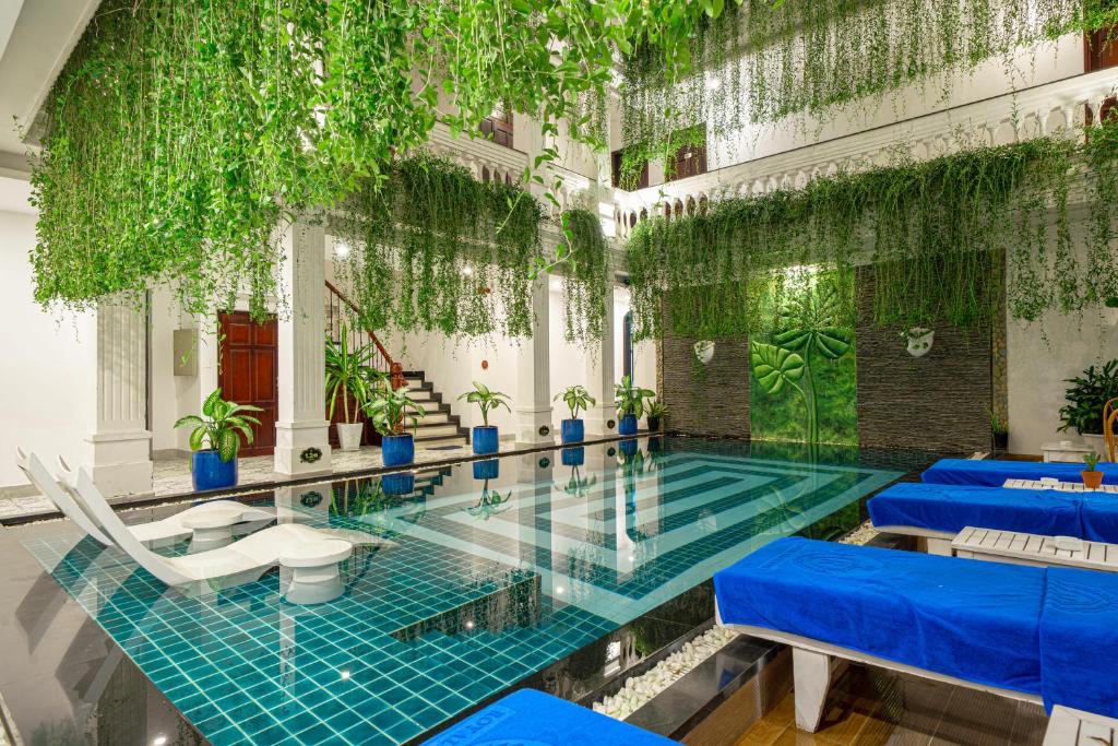 Bazén v ubytování Royal Mansion Boutique Hoi An nebo v jeho okolí