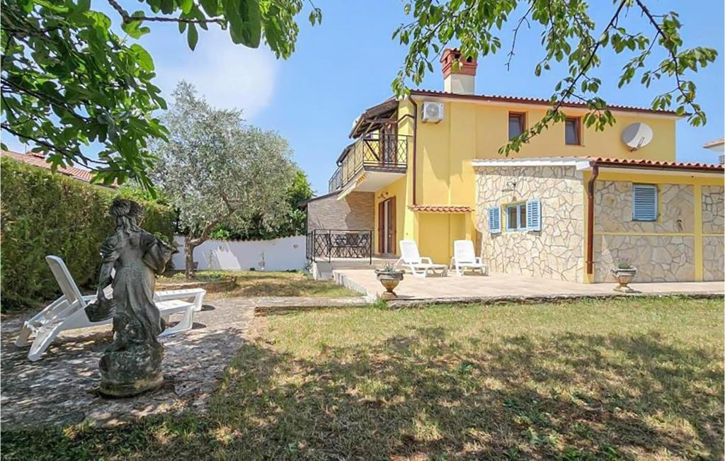 Beautiful Home In Novigrad With Wifi
