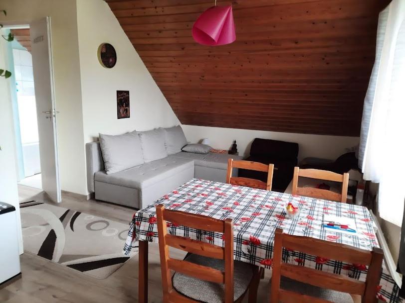Posezení v ubytování Tahi Apartman