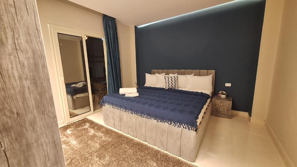 Postel nebo postele na pokoji v ubytování downtown Family Suites