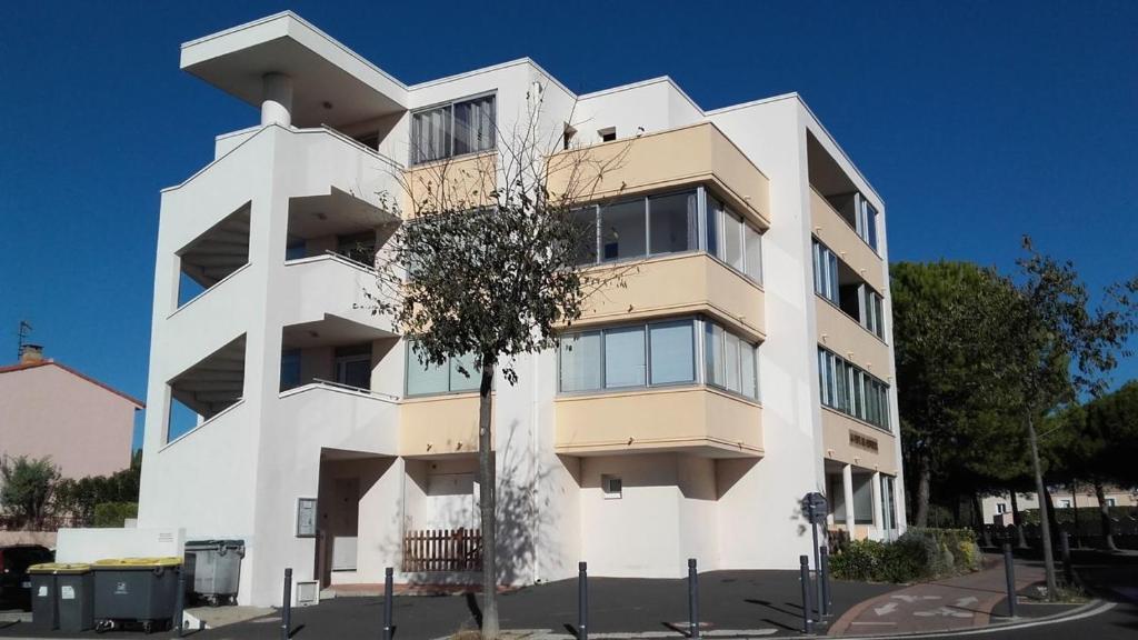 Το κτήριο όπου στεγάζεται  το διαμέρισμα