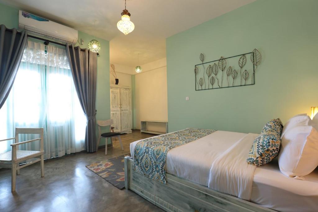 Postel nebo postele na pokoji v ubytování Earthbound Residence