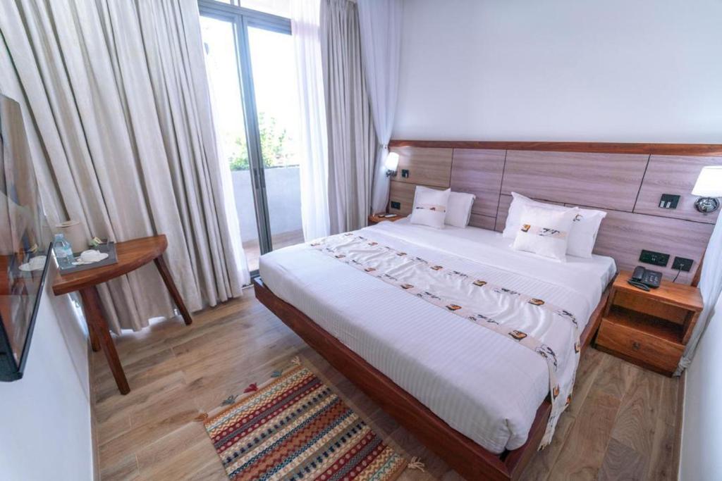 Postel nebo postele na pokoji v ubytování The Mist Hotel Entebbe
