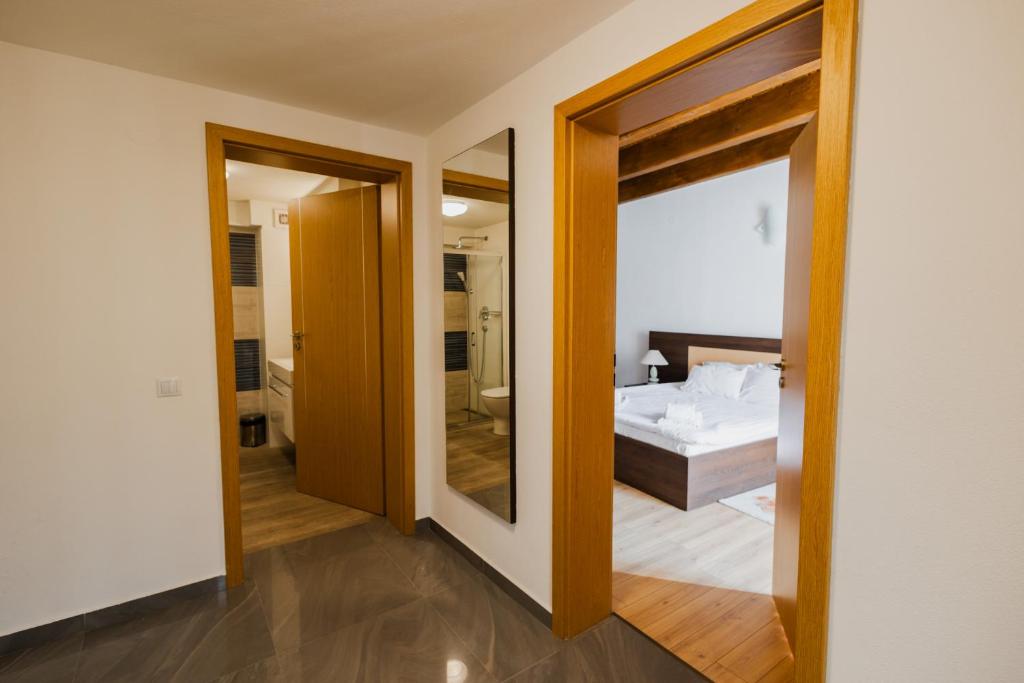 Casa Nicolae Luxury Suites - Resim 3