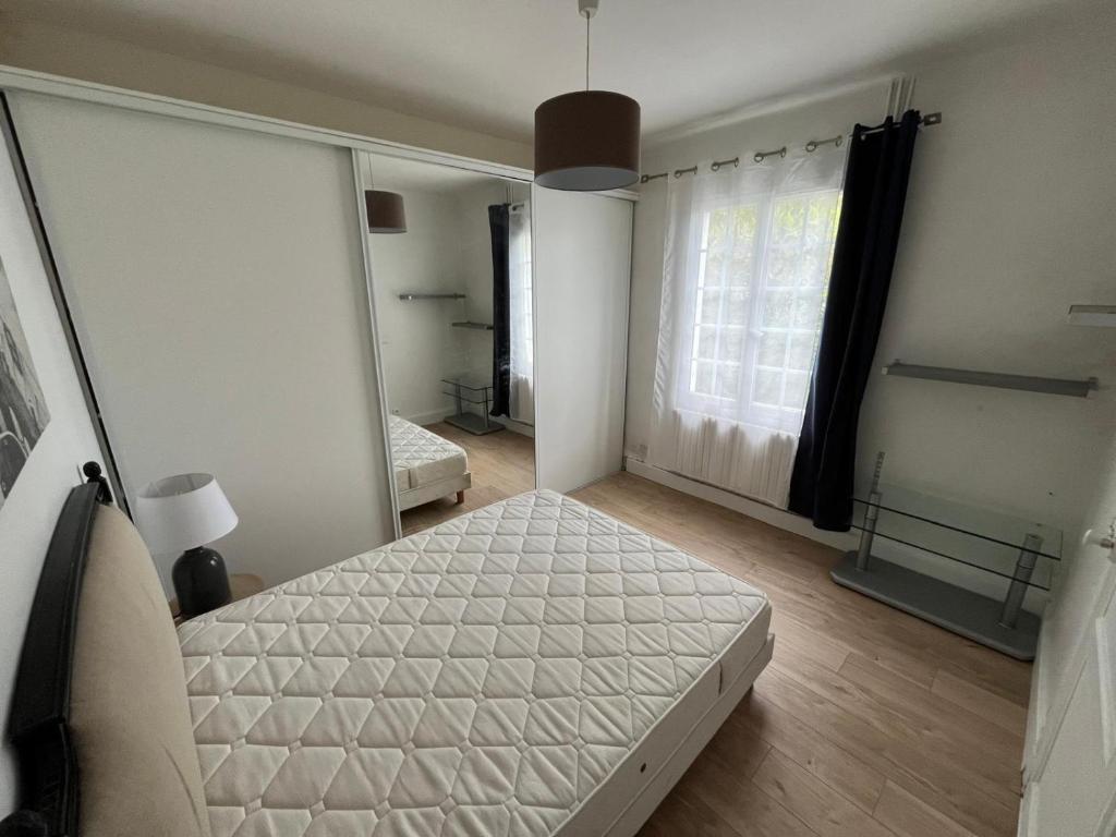 Posteľ alebo postele v izbe v ubytovaní Agréable maison de ville avec une belle terrasse