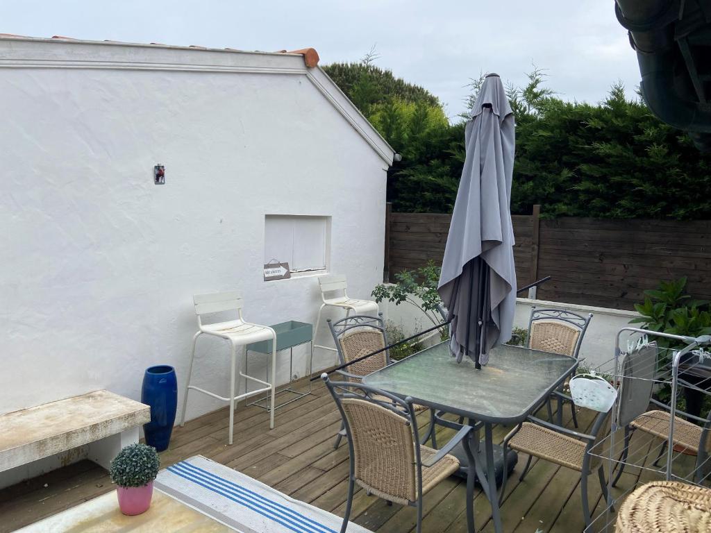 Balkón alebo terasa v ubytovaní Agréable maison de ville avec une belle terrasse