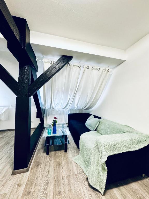 Postel nebo postele na pokoji v ubytování Spacious 2BR & 1LR Apt for 7P Peaceful Location