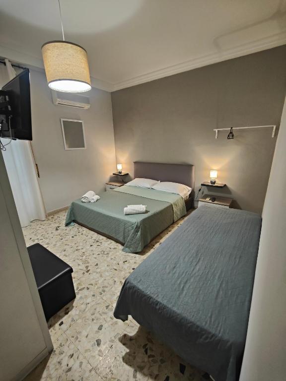 Łóżko lub łóżka w pokoju w obiekcie Etnea Gioeni House Suite
