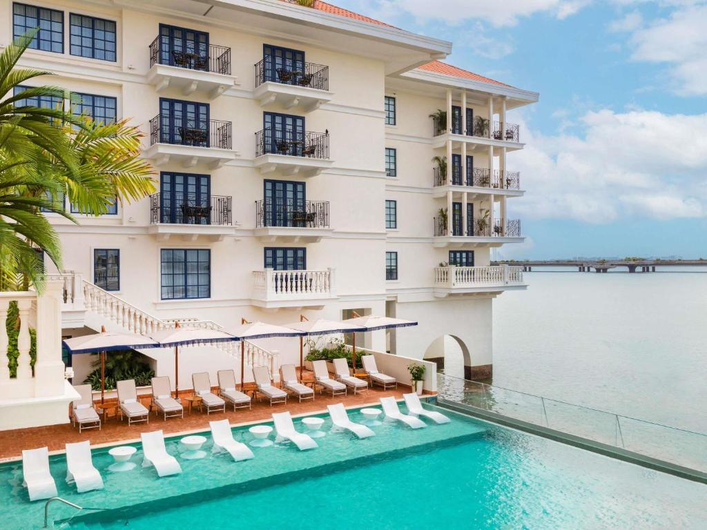 Bazén v ubytování Sofitel Legend Casco Viejo, Panama City nebo v jeho okolí