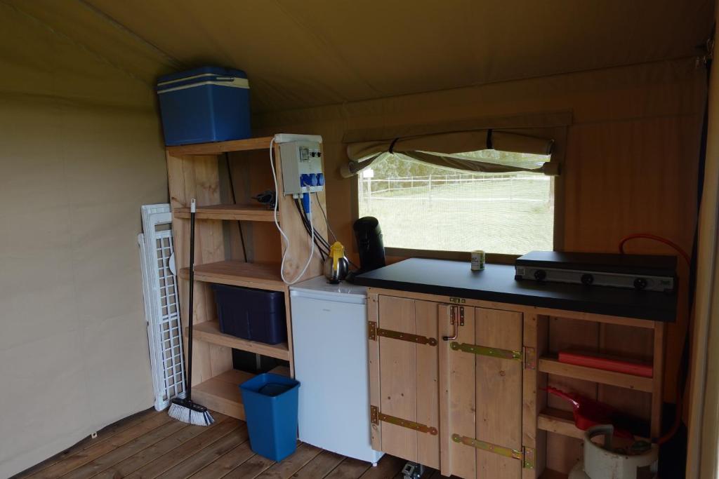Kuchyň nebo kuchyňský kout v ubytování Camping Houtum