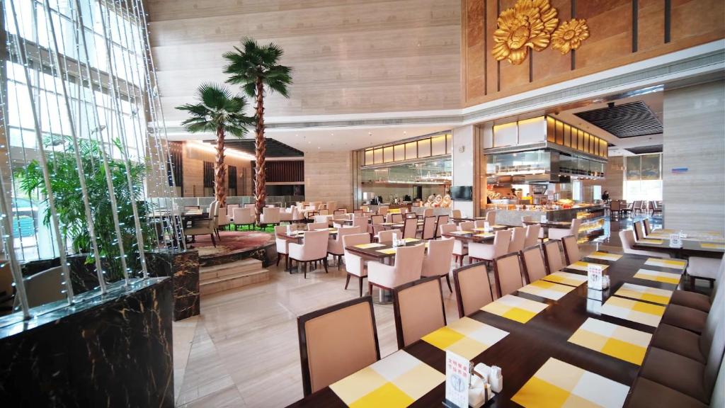 Restaurace v ubytování 泰安宝龙艺珺酒店