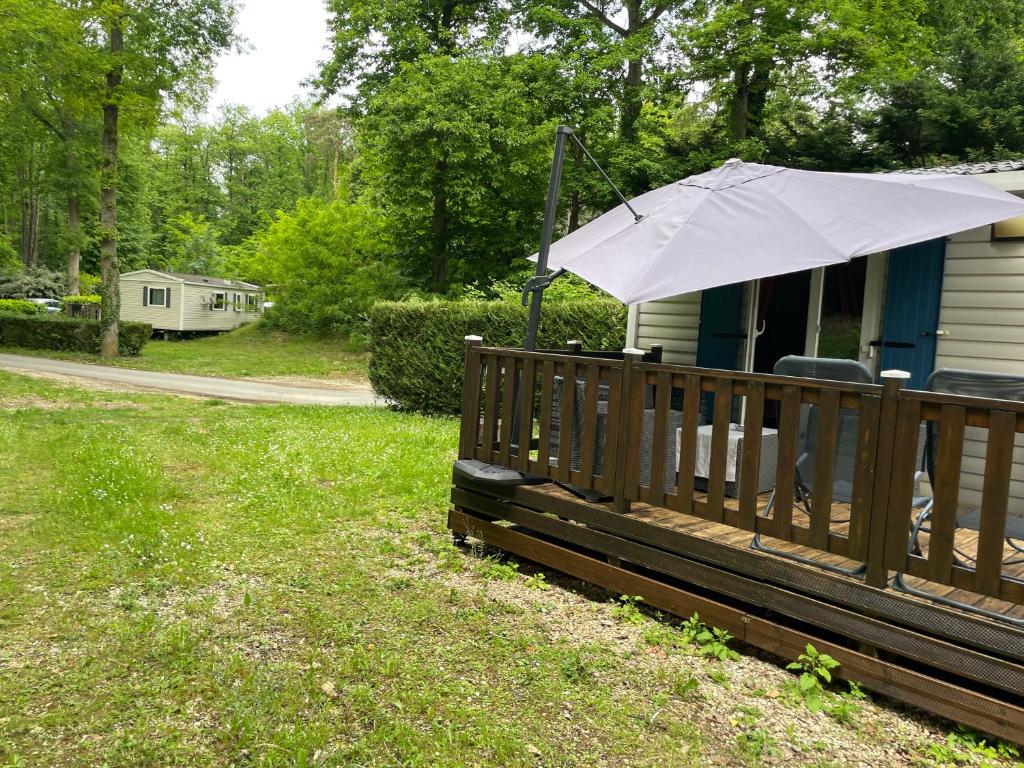 Vonkajšia záhrada v ubytovaní Mobile Home PREMIUM AZUR climatisé tout équipé
