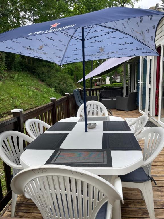 Patio alebo iná vonkajšia časť ubytovania Mobile Home PREMIUM AZUR climatisé tout équipé