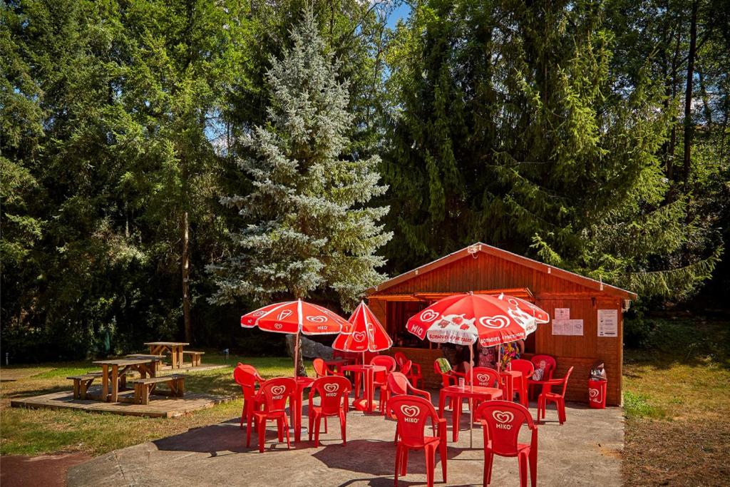 Vonkajšia záhrada v ubytovaní Mobile Home PREMIUM AZUR climatisé tout équipé