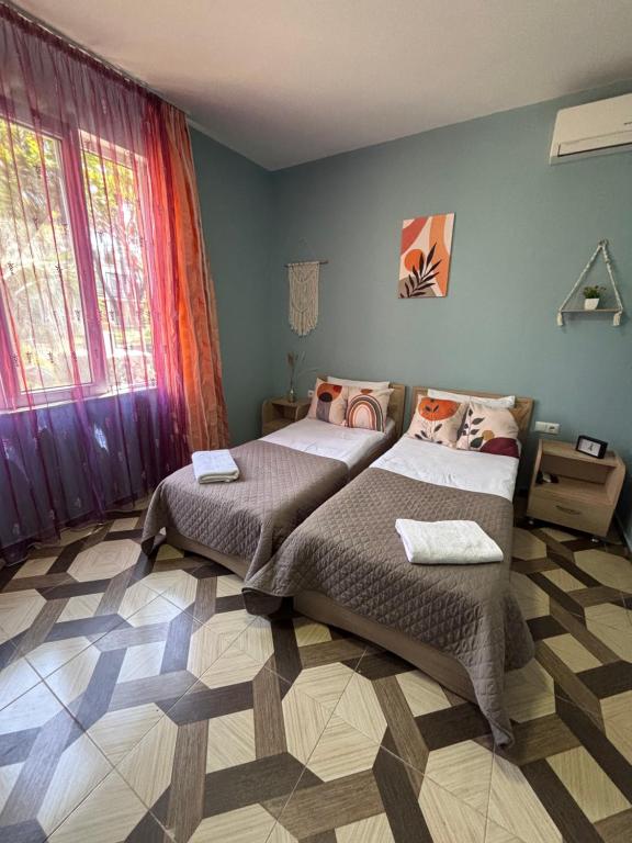 Ένα ή περισσότερα κρεβάτια σε δωμάτιο στο Sunny house