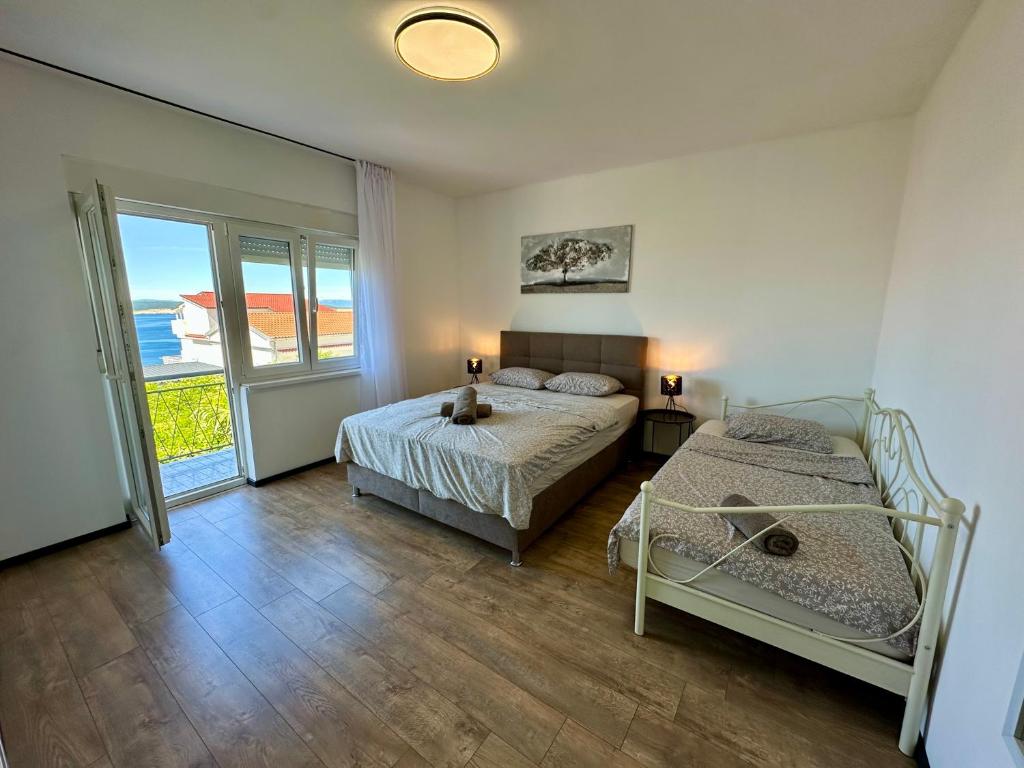 Postel nebo postele na pokoji v ubytování APARTMANI KIKI