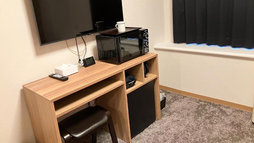 TV a/nebo společenská místnost v ubytování HOTEL LiVEMAX BUDGET Shinbashi