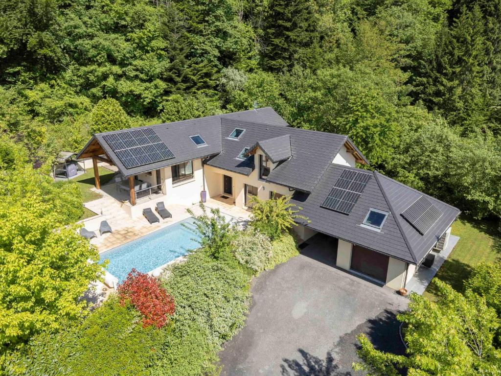 Photo de la galerie de l'établissement Cabana & Villa L' Elégante - Piscine, Plage à 1km, à Saint-Alban-de-Montbel