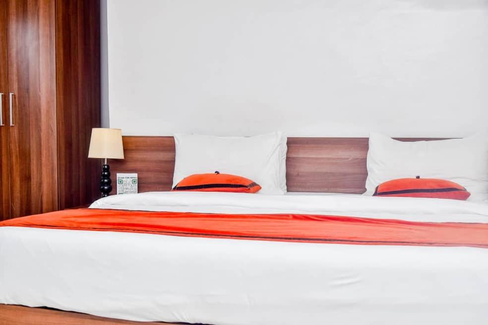 Postel nebo postele na pokoji v ubytování Dview Hotel