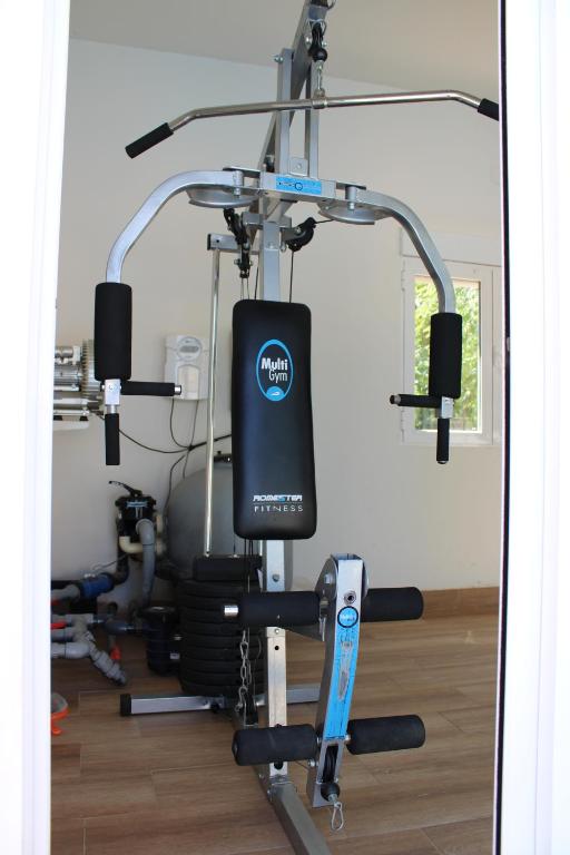 Fitness centrum a/nebo fitness zařízení v ubytování Lujosa casa en la cuna del Quijote