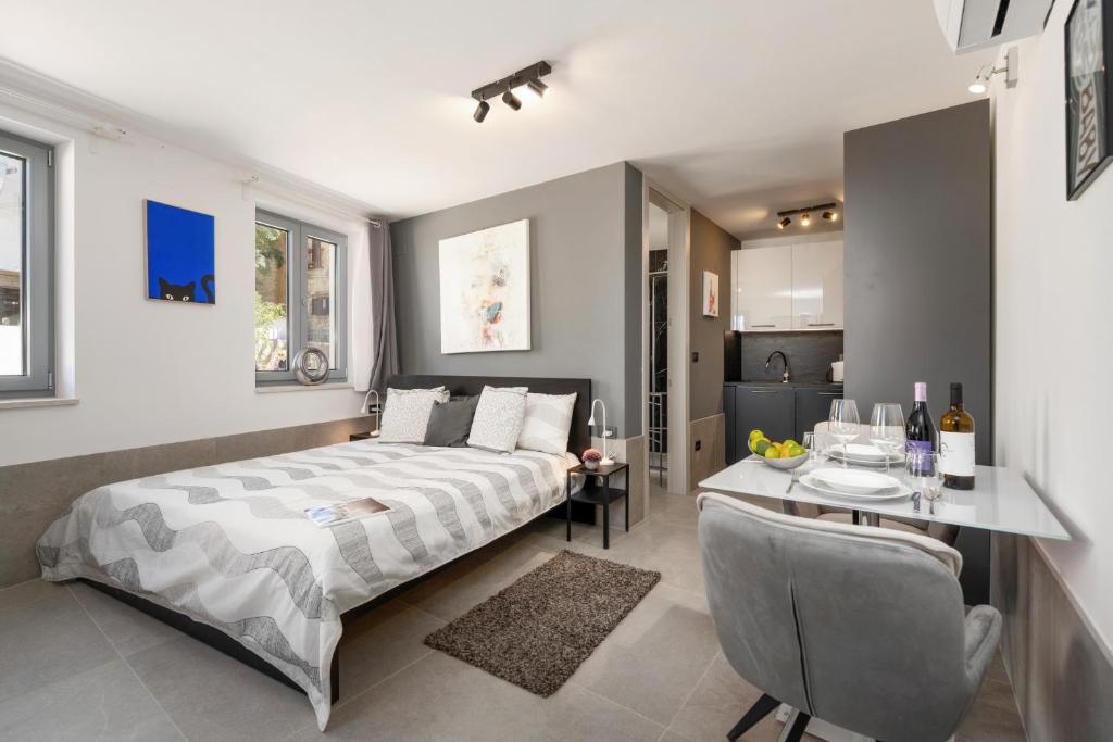 Studio Garbin by Briskva
