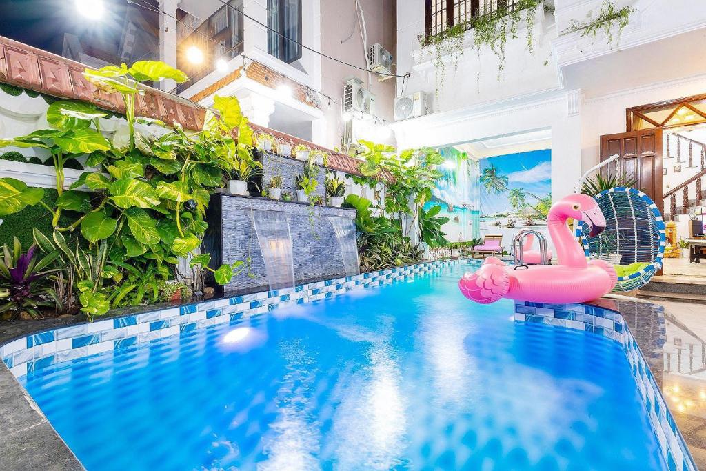 Bazén v ubytování Biệt Thự HỒ BƠI BIDA KARAOKE BÃI SAU nebo v jeho okolí