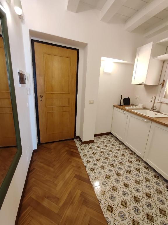 Kuchyň nebo kuchyňský kout v ubytování La Via della Giudecca