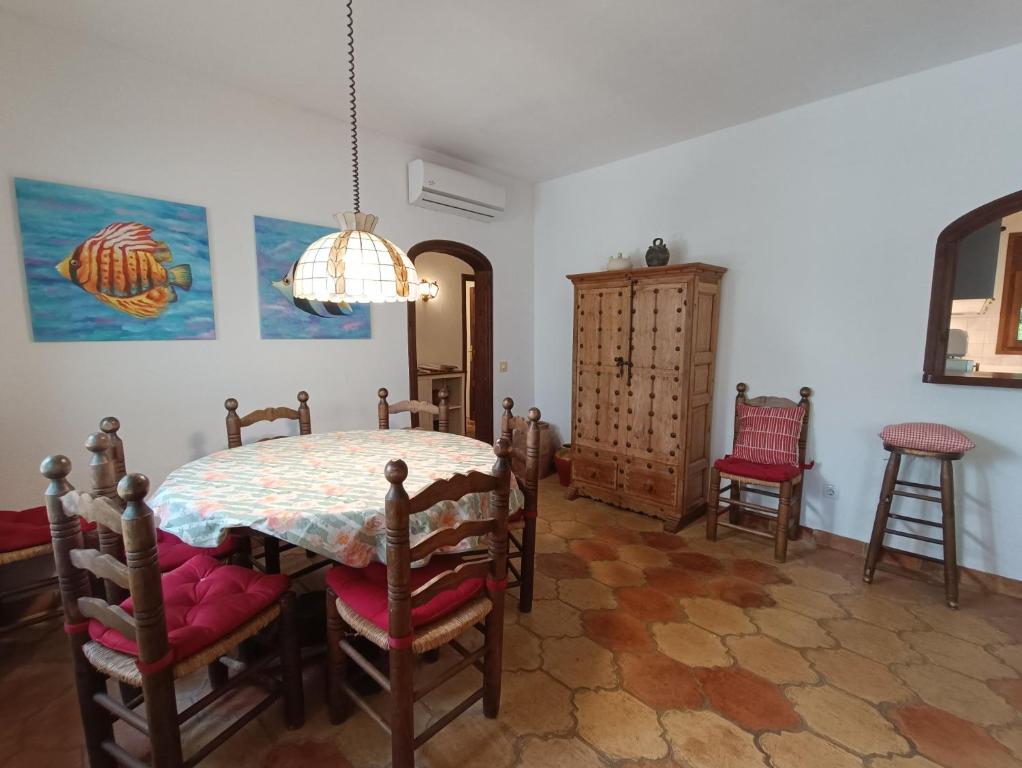 Fotografia z galérie ubytovania Villa Dos Calas - Bonita Villa de estilo rustico y piscina de agua salada v destinácii L'Ametlla de Mar
