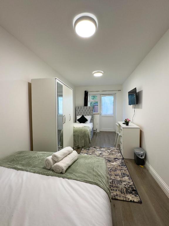 Heathrow Lodge BnB - 花园景家庭间