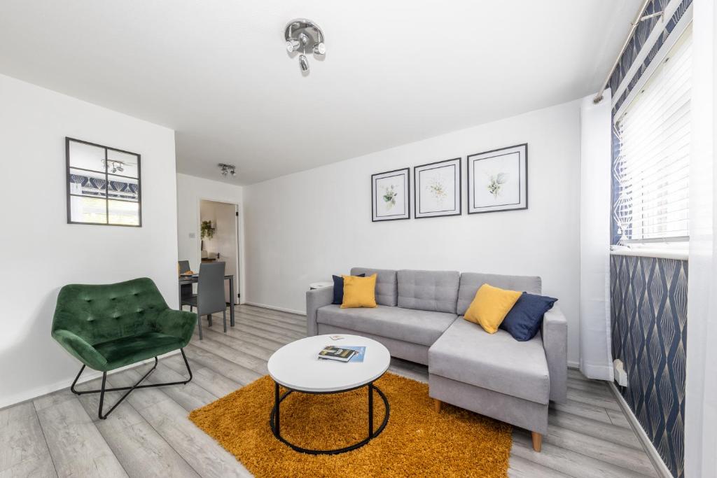 Posezení v ubytování Executive One Bedroom Maisonette - Garden Access & Free Parking - Prime Location