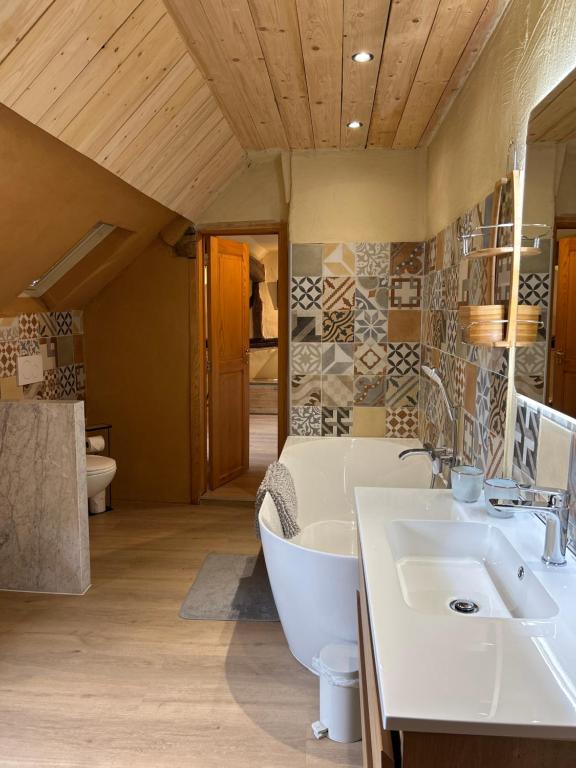 Koupelna v ubytování Auberge du Val d'Aisne